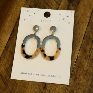 🆕 NWT LOFT Half Resin Drop Earrings in Gold